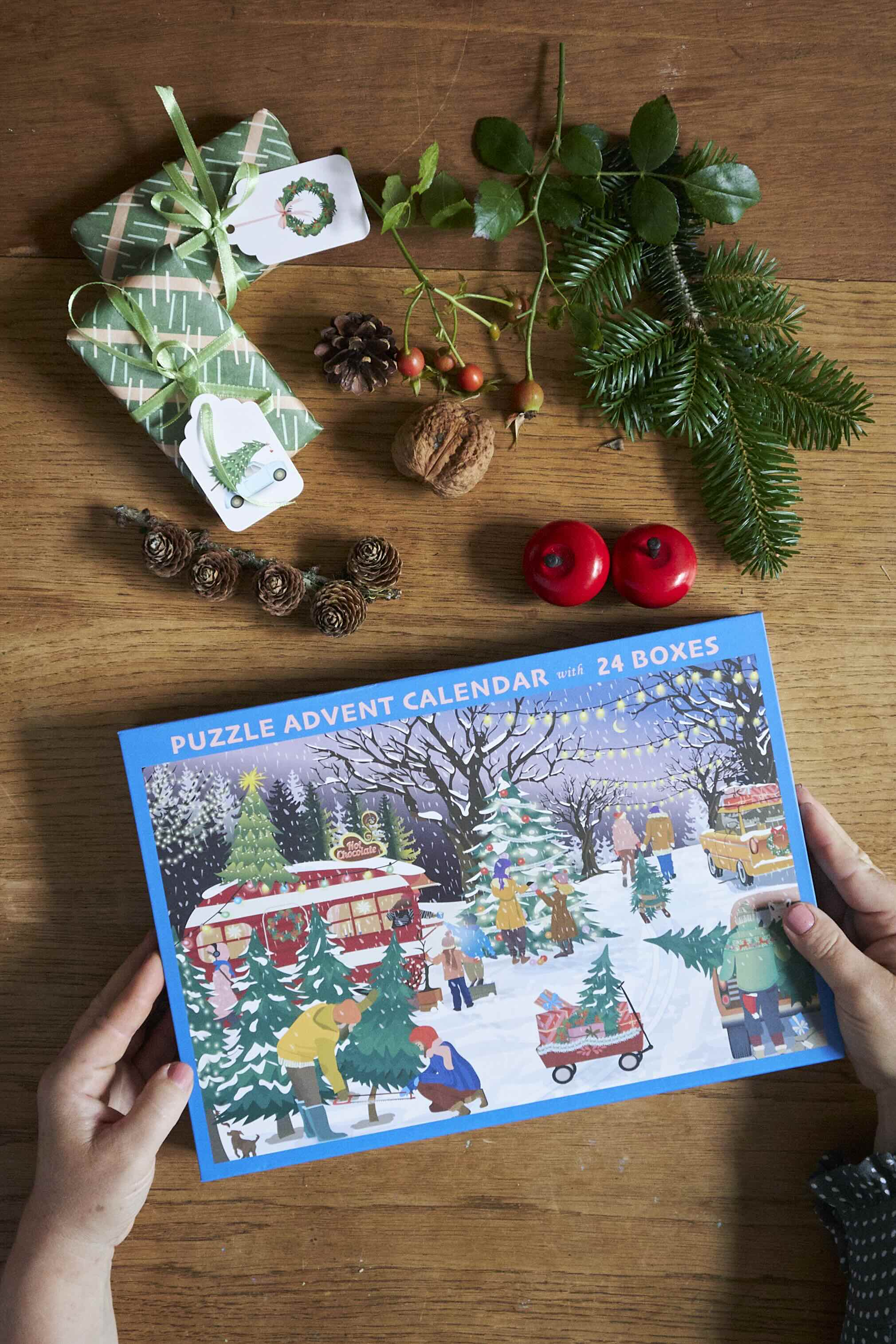 CHRISTMAS TREES & SNOWFLAKES - puzzle advent calendar with 1.000 pieces