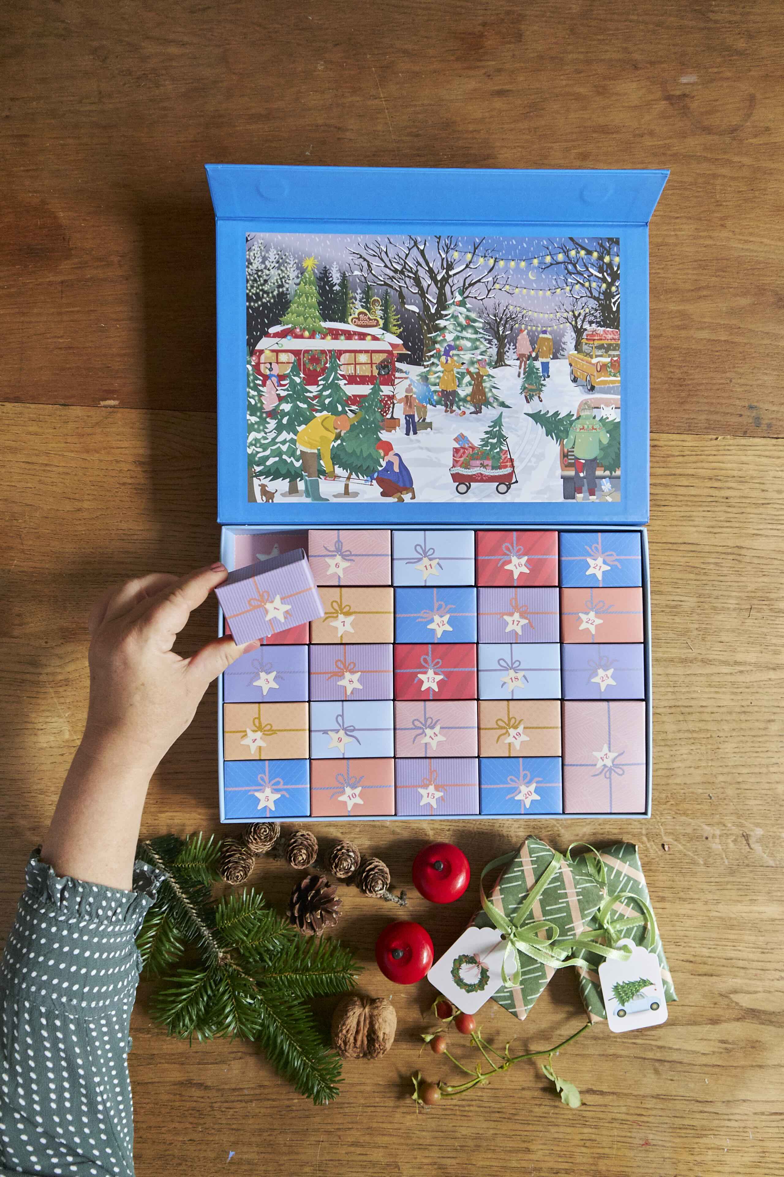 CHRISTMAS TREES & SNOWFLAKES - puzzle advent calendar with 1.000 pieces