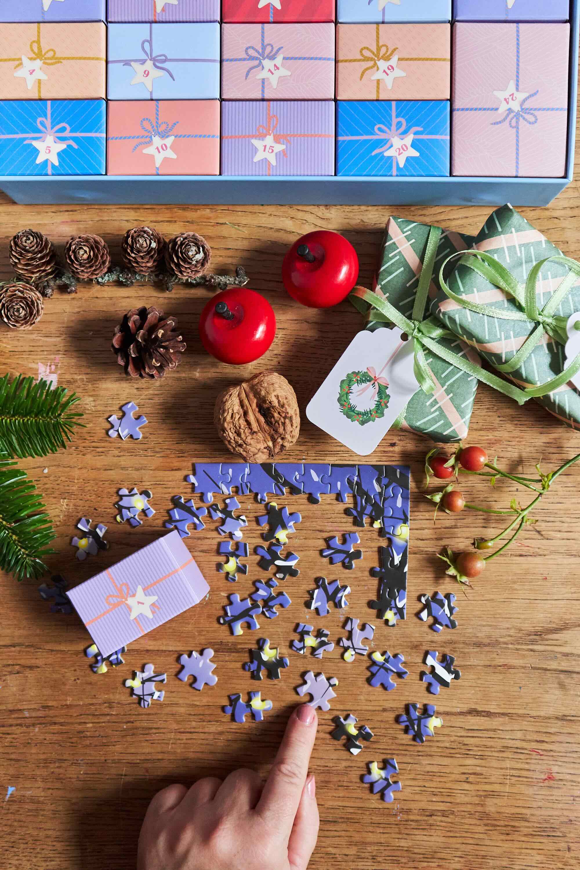 CHRISTMAS TREES & SNOWFLAKES - puzzle advent calendar with 1.000 pieces