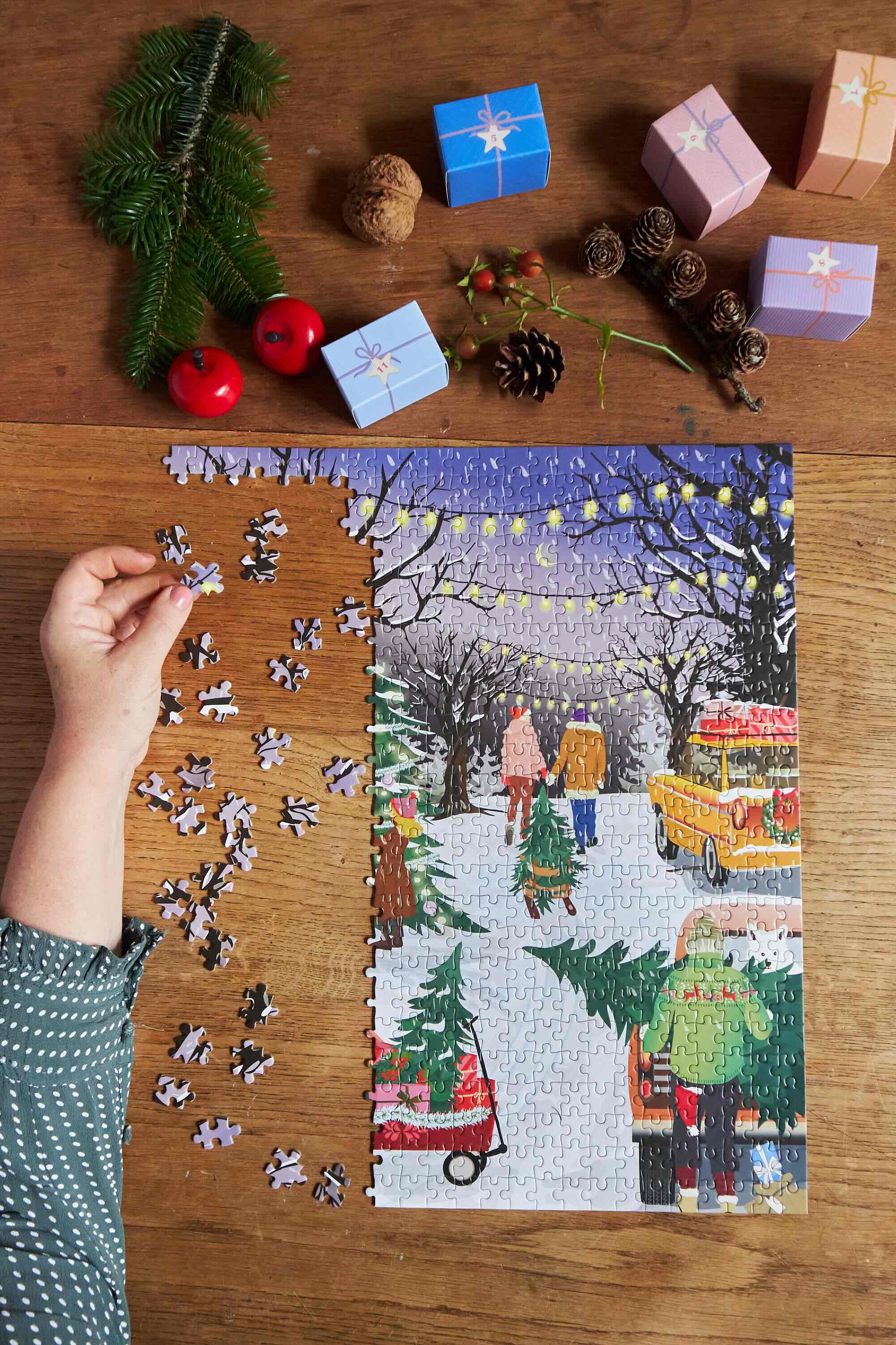 CHRISTMAS TREES & SNOWFLAKES - puzzle advent calendar with 1.000 pieces