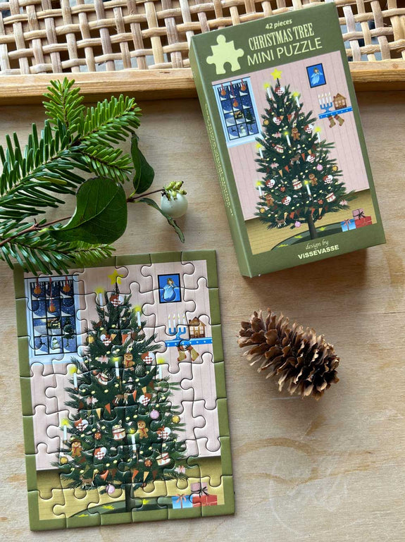 Blue & White Christmas Tree Puzzle 500